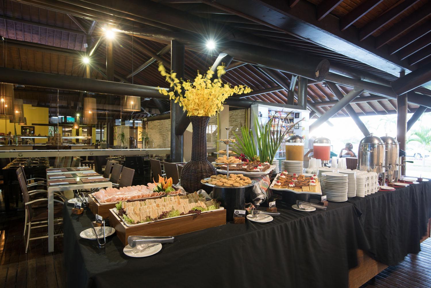 Vila Gale Resort Mares Guarajuba Eksteriør bilde A buffet at a hotel